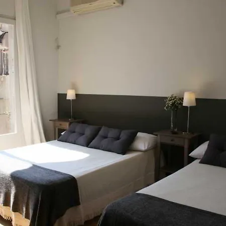 El Ninot Hostel *
